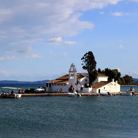 Mouse Island Aparthotel