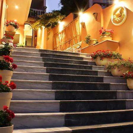 Mouse Island Apartahotel Perama (Corfu)